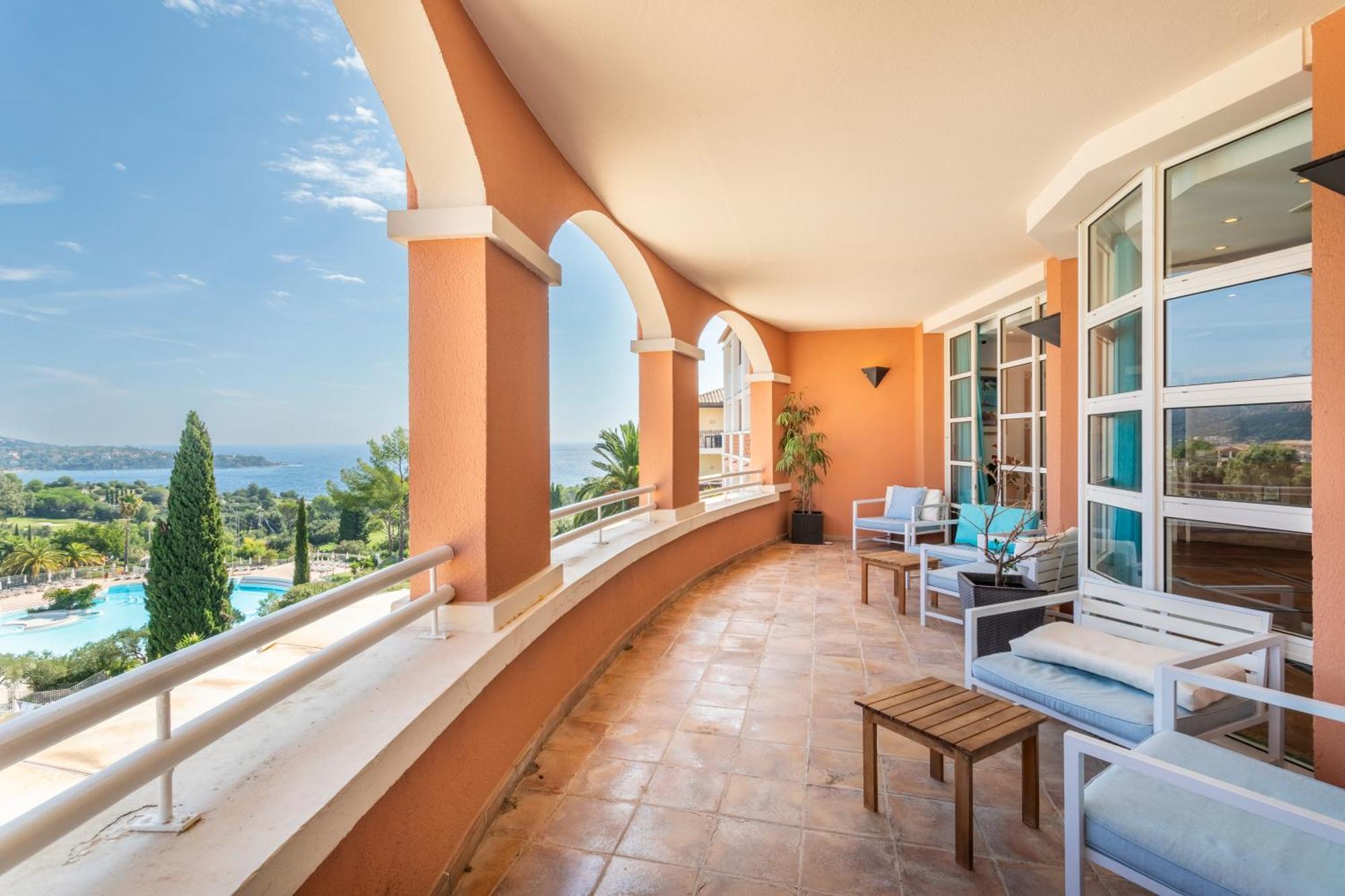Hotel De L'Esterel Pierre & Vacances Saint-Raphaël Kültér fotó
